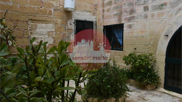 Zurrieq - Habitable 5 Bedroom Farmhouse + Fields