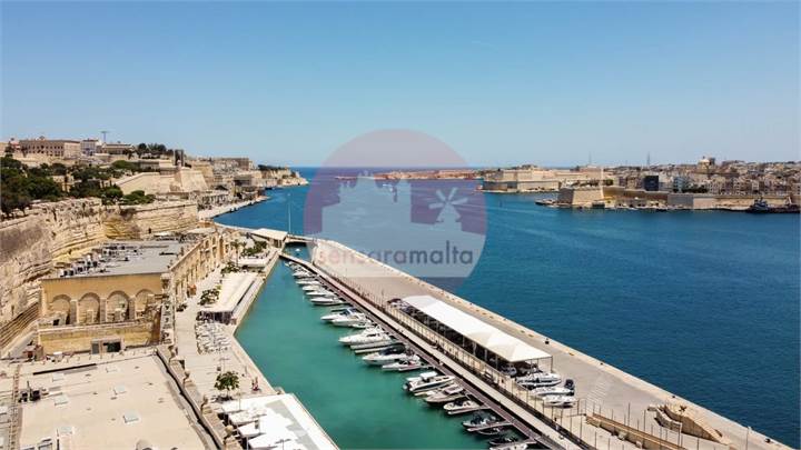 Floriana - Luxurious Finished Maisonette / Office 