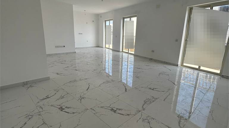 Qawra - 3 Bedroom Fully Finished Apartment + 4 Balconies