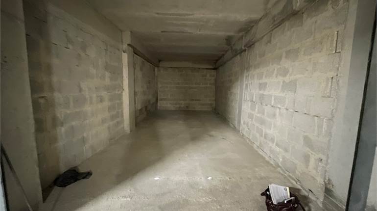 Msida - Beautiful  2 Car Garage  with high ceiling 