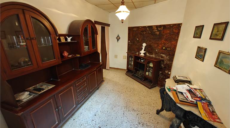 Zabbar, 2/3 DB Unconverted Townhouse + Yard & Roof