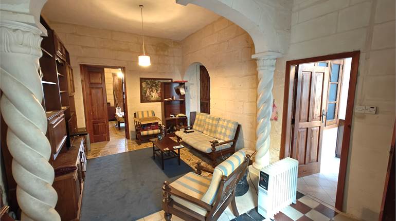 Hamrun - Habitable 2 Bedroom Townhouse + Roof