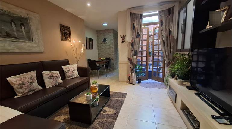 Paola - 3 Bedroom Townhouse Furnished