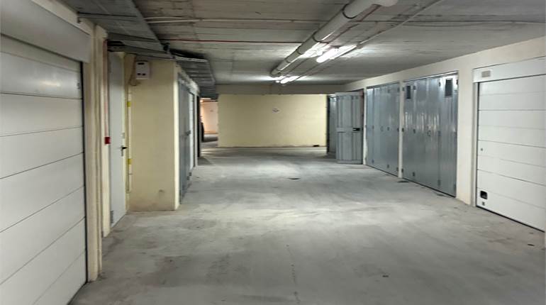 Qawra - 2 Car Garage