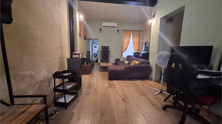 Hamrun - 2 Bedroom Furnished Townhouse with 2 Entrances