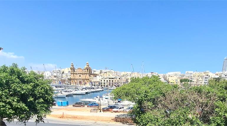 Msida - 3 Bedroom Furnished Apt + Views + Back Yard