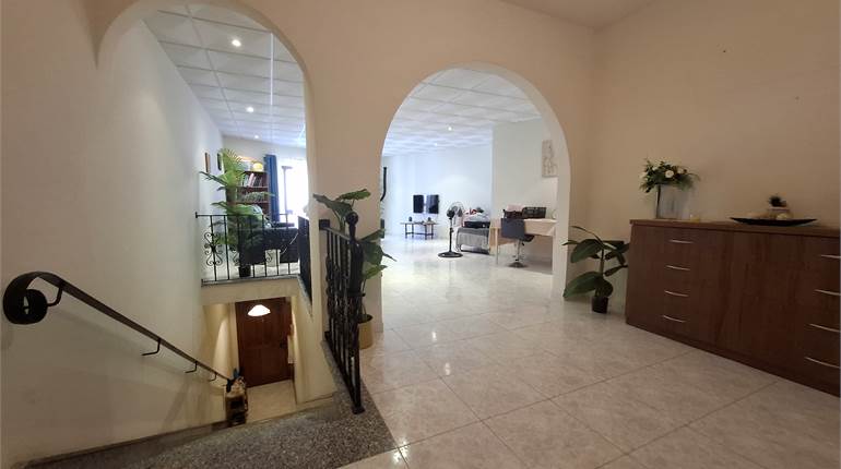 Mosta - 3 Bedroom Furnished Elevated Maisonette + Optional Garage