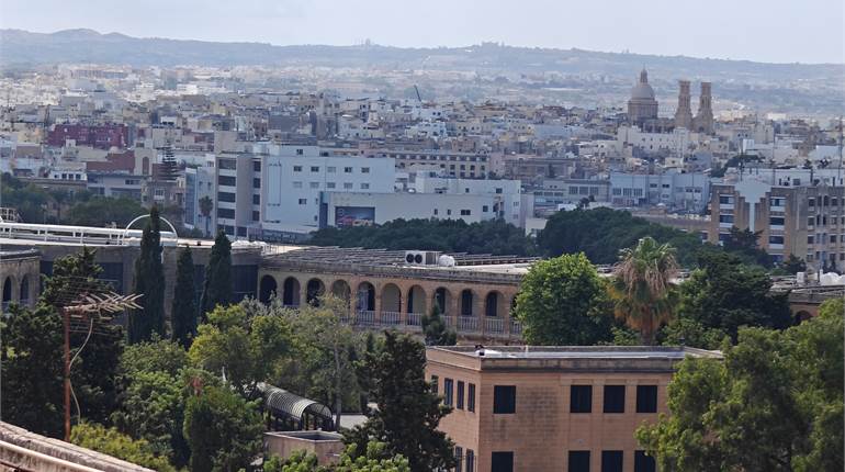 Floriana - Traditional 4th Floor 2 Bedroom Apartment + Roof