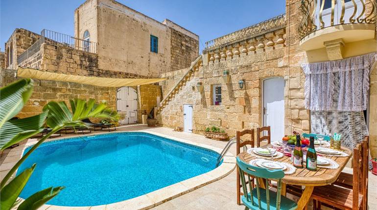 Gharb Gozo - 5 Bedroom Farmhouse in UCA + Pool