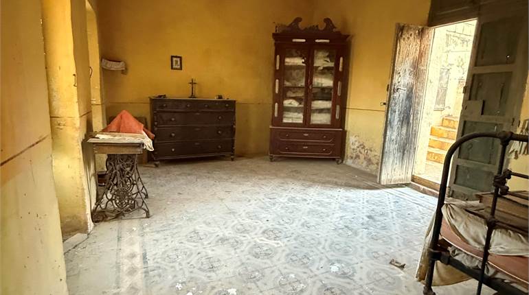 Nadur Gozo - Unconverted Farmhouse + Large Garden in UCA