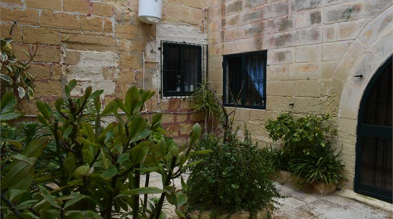 Zurrieq - Habitable 5 Bedroom Farmhouse + Fields