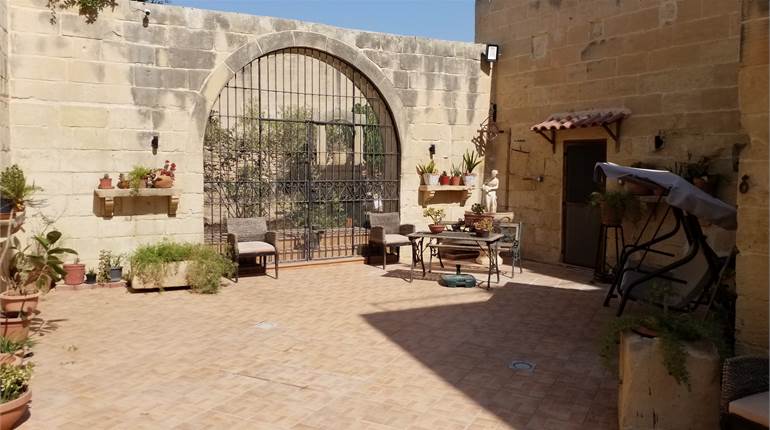 Mqabba - 2 Bedroom Farmhouse + garden + furnished