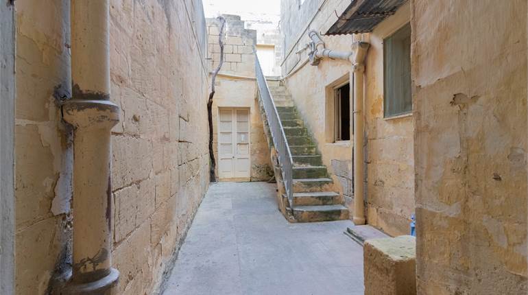 Qrendi- Unconverted Townhouse 15ft x 200ft