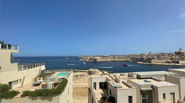 Sliema - 3 Bedroom Furnished Apartment + Views