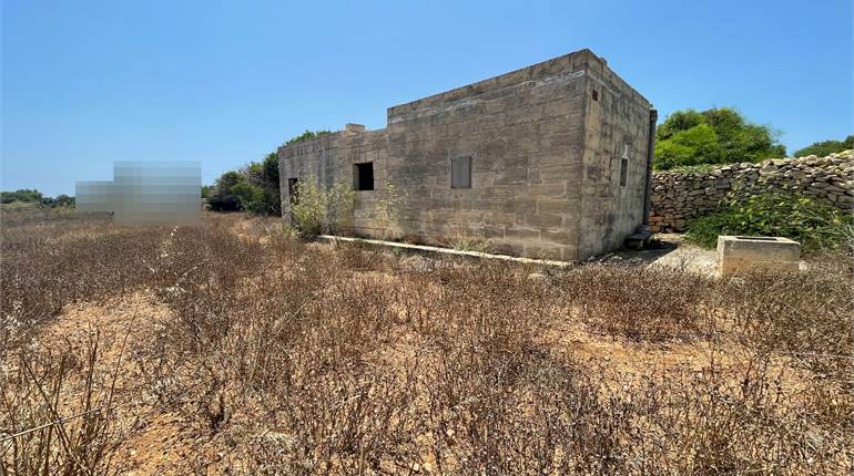 Delimara - 7482sqm Field + 3 Rooms with Permits