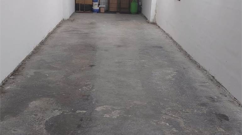 Mosta - 3 Car Garage For Rent 