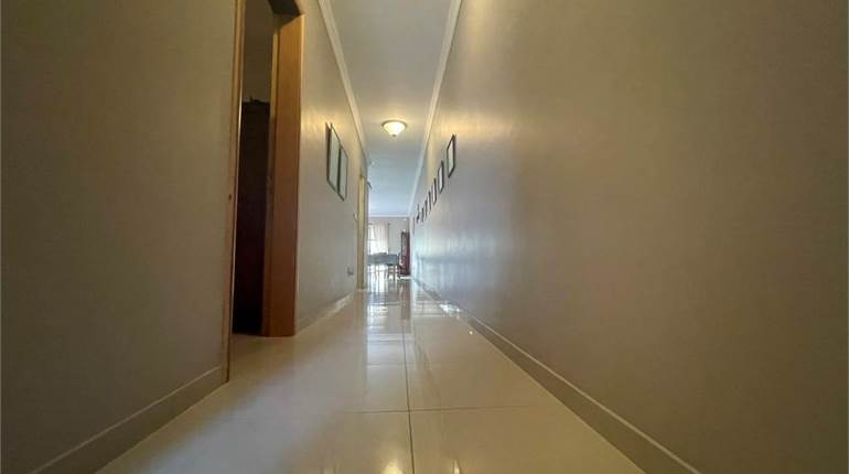 Lija - Mint condition 3 Bdr Apt + Opt 3 Car Garage