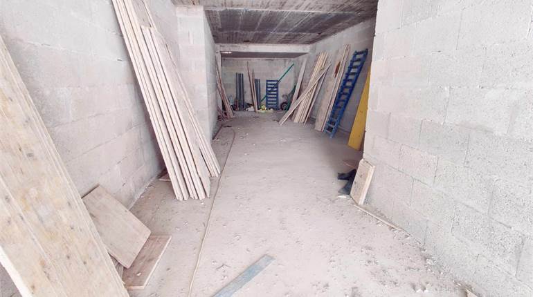 Tarxien - Semi Basement 2/3 Car Garage + Store 